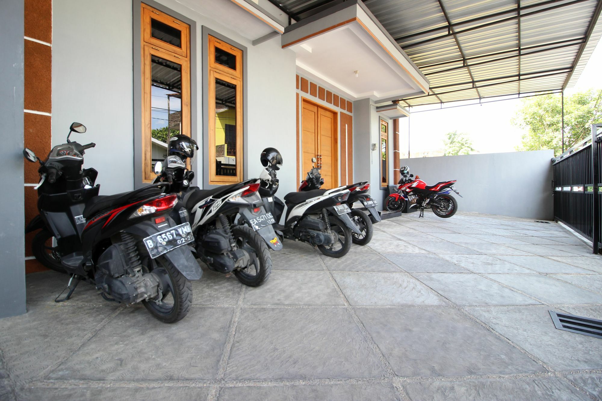 Reddoorz Plus Near Stie Ykpn 2 Maguwo Exterior foto